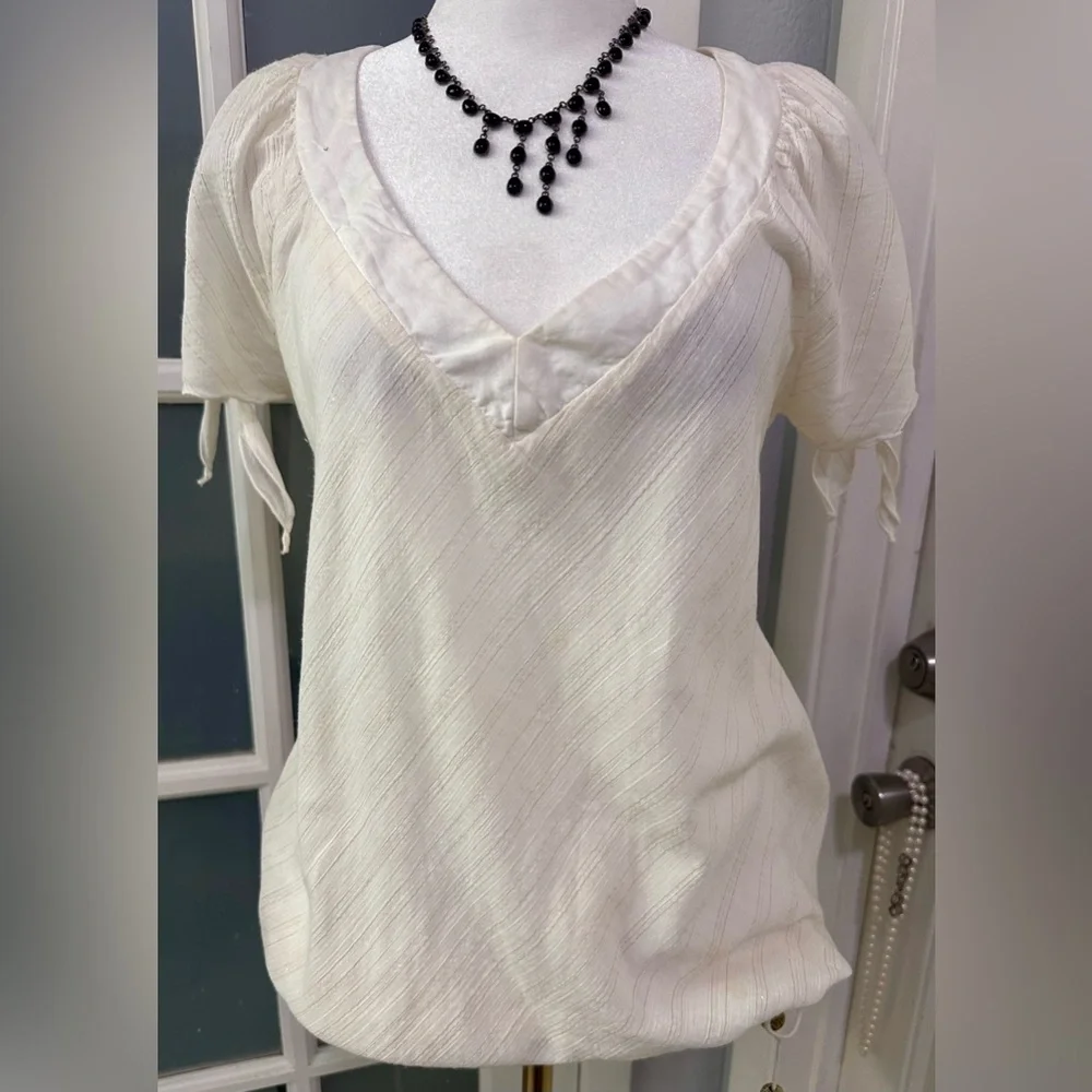 Ella Moss Ivory & Metallic Gold Pinstripe V-Neck Short Sleeve Tie Waist Blouse S - Picture 1 of 9